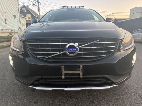 Used 2015 Volvo XC60 T6 w/ Proximity Package AWD/4WD image 11