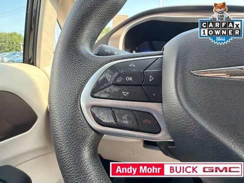 Used 2017 Chrysler Pacifica Touring FWD image 30