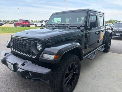 Used 2025 Jeep Gladiator Sport AWD/4WD image 1