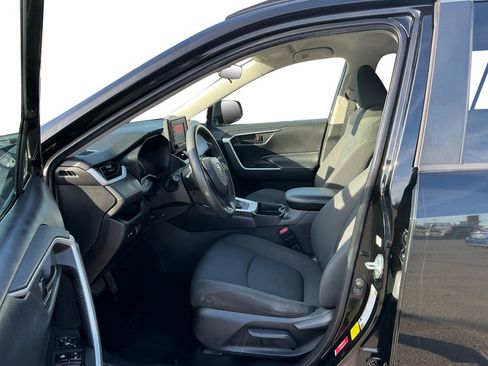 Used 2021 Toyota RAV4 LE image 14