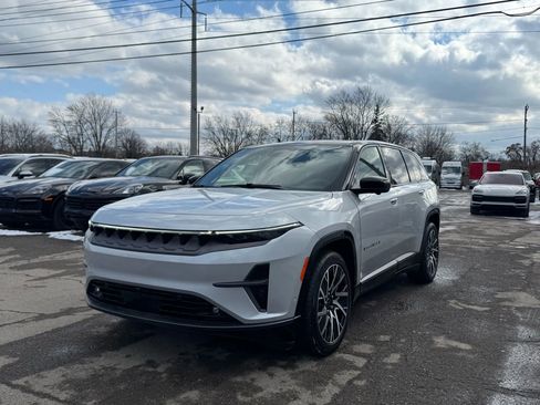 Used 2025 Jeep Wagoneer S Limited image 1