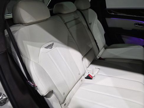 Used 2023 Bentley Bentayga image 26