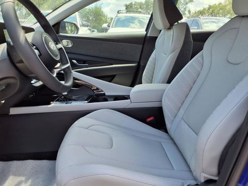New 2025 Hyundai Elantra Limited image 48