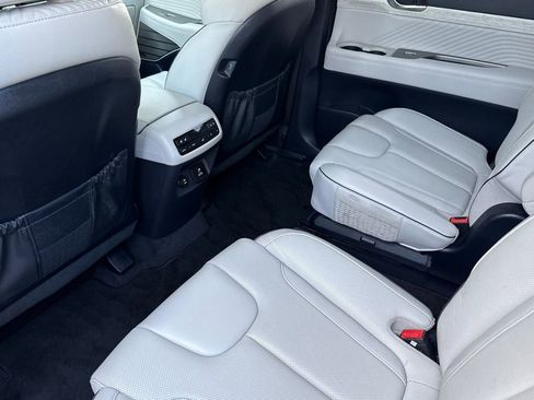 Used 2023 Hyundai Palisade Calligraphy image 9