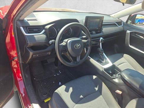 Used 2021 Toyota RAV4 XLE w/ Convenience Package FWD image 10