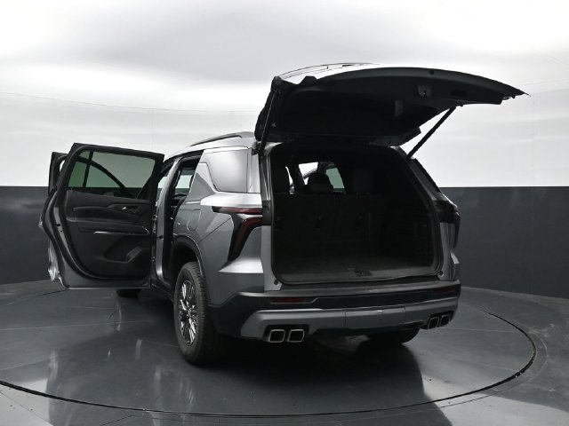 Used 2025 Chevrolet Traverse LT AWD/4WD image 55