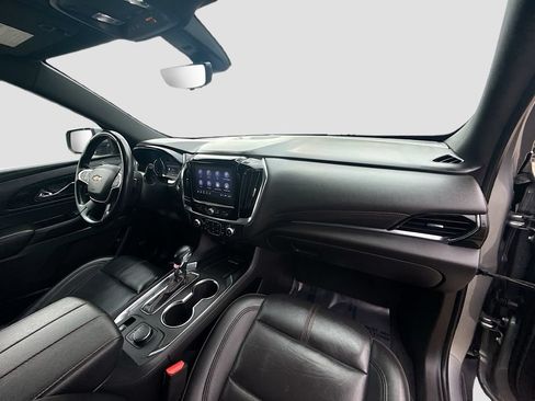 Used 2023 Chevrolet Traverse RS FWD image 30