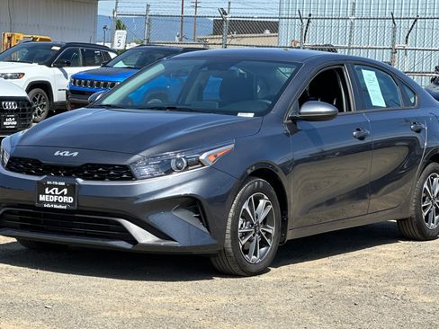 Used 2024 Kia Forte LXS FWD image 9