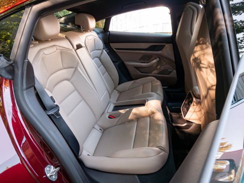 Used 2022 Porsche Taycan 4S image 40