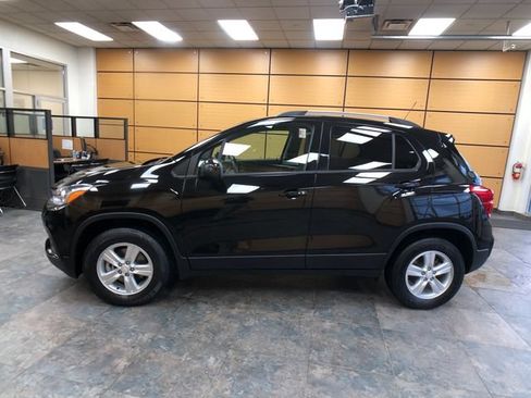 Used 2022 Chevrolet Trax LT w/ LT Convenience Package AWD/4WD image 4