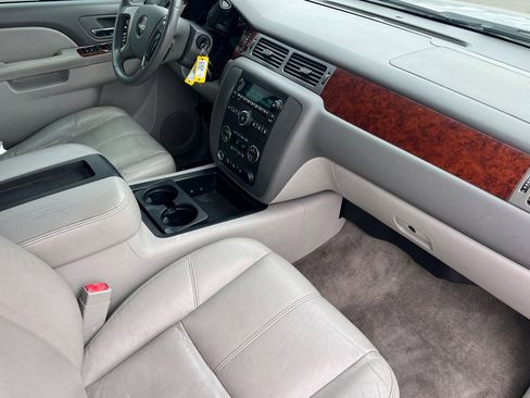 Used 2010 GMC Yukon XL SLT w/ SLT-2 Equipment Package image 13