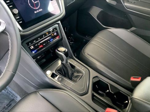 Used 2023 Volkswagen Tiguan SE R-Line FWD image 17
