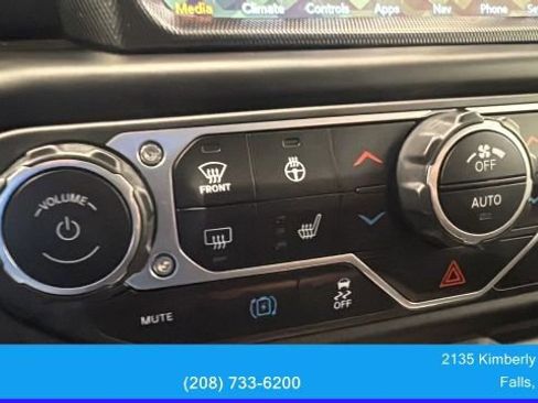 Used 2022 Jeep Wrangler Unlimited Sahara w/ Cold Weather Group image 23