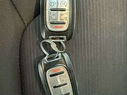 Used 2018 Chrysler Pacifica Touring Plus w/ S Appearance Package image 30