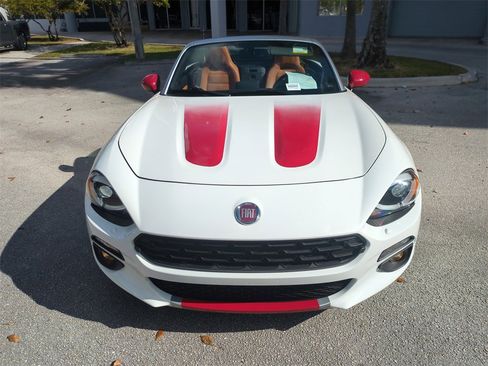 Used 2018 FIAT 124 Spider Lusso w/ Convenience Group image 3