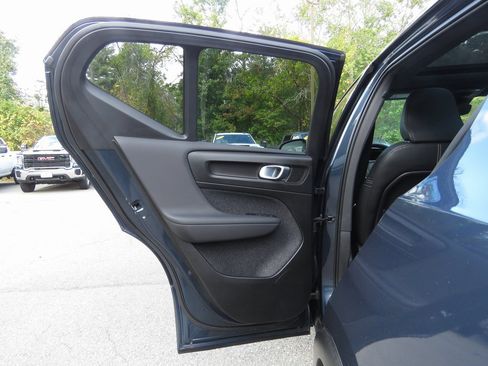 Used 2022 Volvo XC40 T5 R-Design w/ Advanced Package image 20