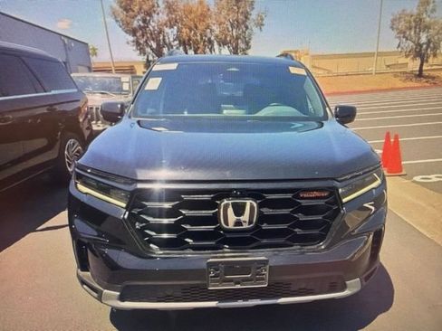 Used 2023 Honda Pilot TrailSport image 11