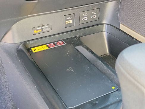 Used 2025 Toyota Camry LE FWD image 30