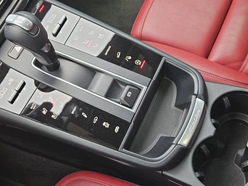 Certified 2023 Porsche Macan GTS image 20