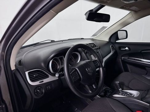 Used 2018 Dodge Journey SE w/ Mopar All Weather Group FWD image 10