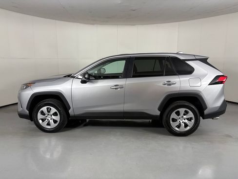 Used 2022 Toyota RAV4 LE w/ Carpet Mat Package (TMS) FWD image 5
