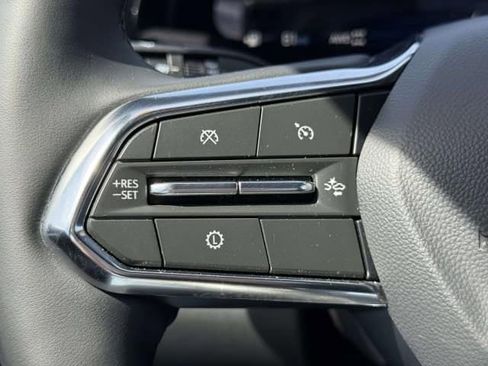 Used 2026 Chevrolet Equinox LT AWD/4WD image 18