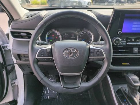 Used 2023 Toyota Highlander XLE FWD image 17
