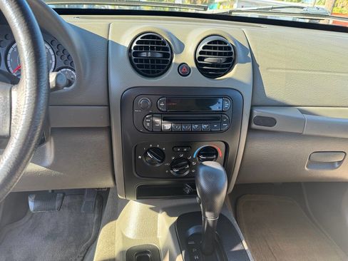 Used 2006 Jeep Liberty Sport image 14