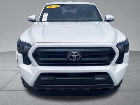 Used 2025 Toyota Tacoma SR5 AWD/4WD image 17