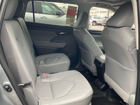 New 2026 Toyota Highlander XLE image 17