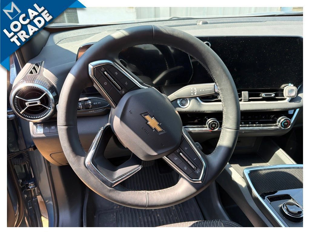 Used 2026 Chevrolet Equinox LT w/ Safety and Technology Package FWD image 11