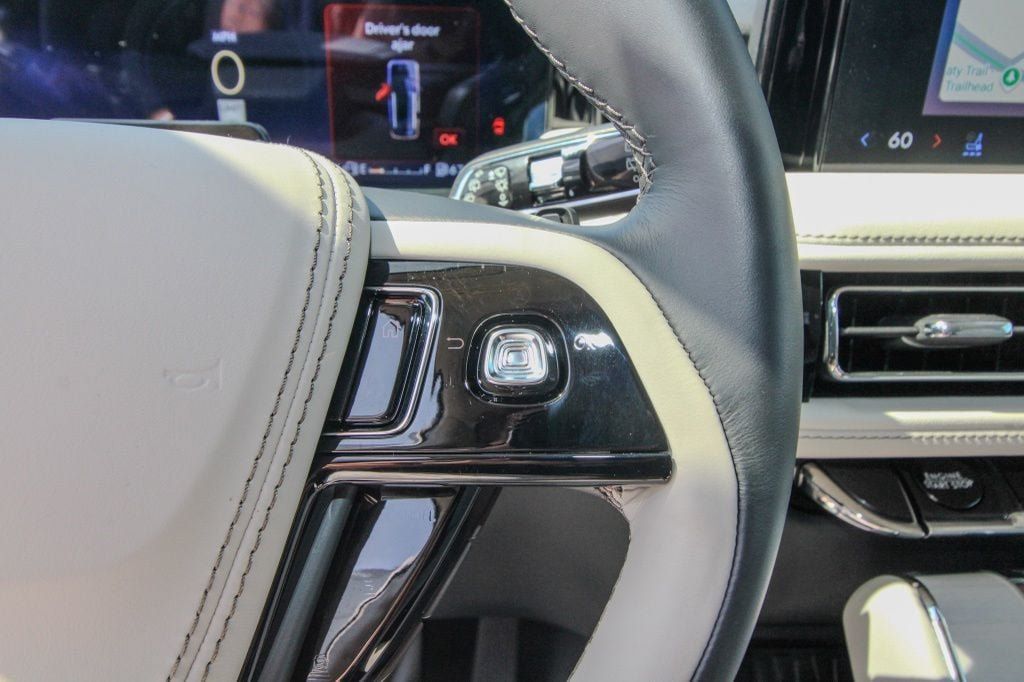 Used 2025 Lincoln Aviator Reserve w/ Equipment Group 201A AWD/4WD image 22
