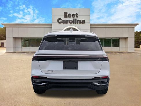 Used 2025 Lincoln Nautilus Premier AWD/4WD image 4