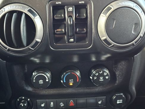 Used 2018 Jeep Wrangler Unlimited Sport S image 16