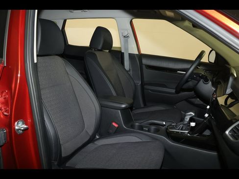 Used 2024 Kia Seltos S image 27