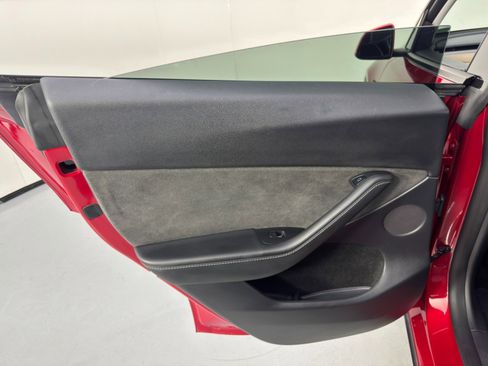 Used 2022 Tesla Model Y Long Range image 43