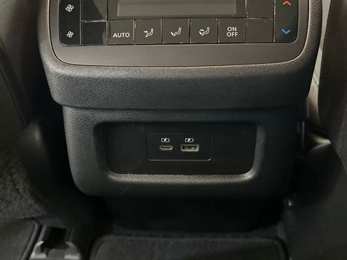 Used 2024 Nissan Pathfinder SV image 18