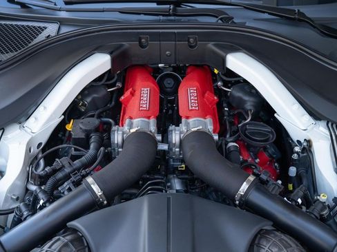 Used 2022 Ferrari Roma RWD image 12