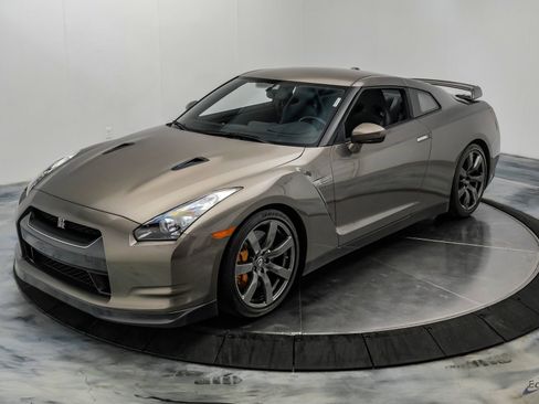 Used 2009 Nissan GT-R Premium AWD/4WD image 7
