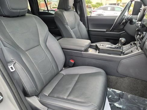 Used 2024 Lexus GX 550 w/ Accessory Package (2T) AWD/4WD image 34