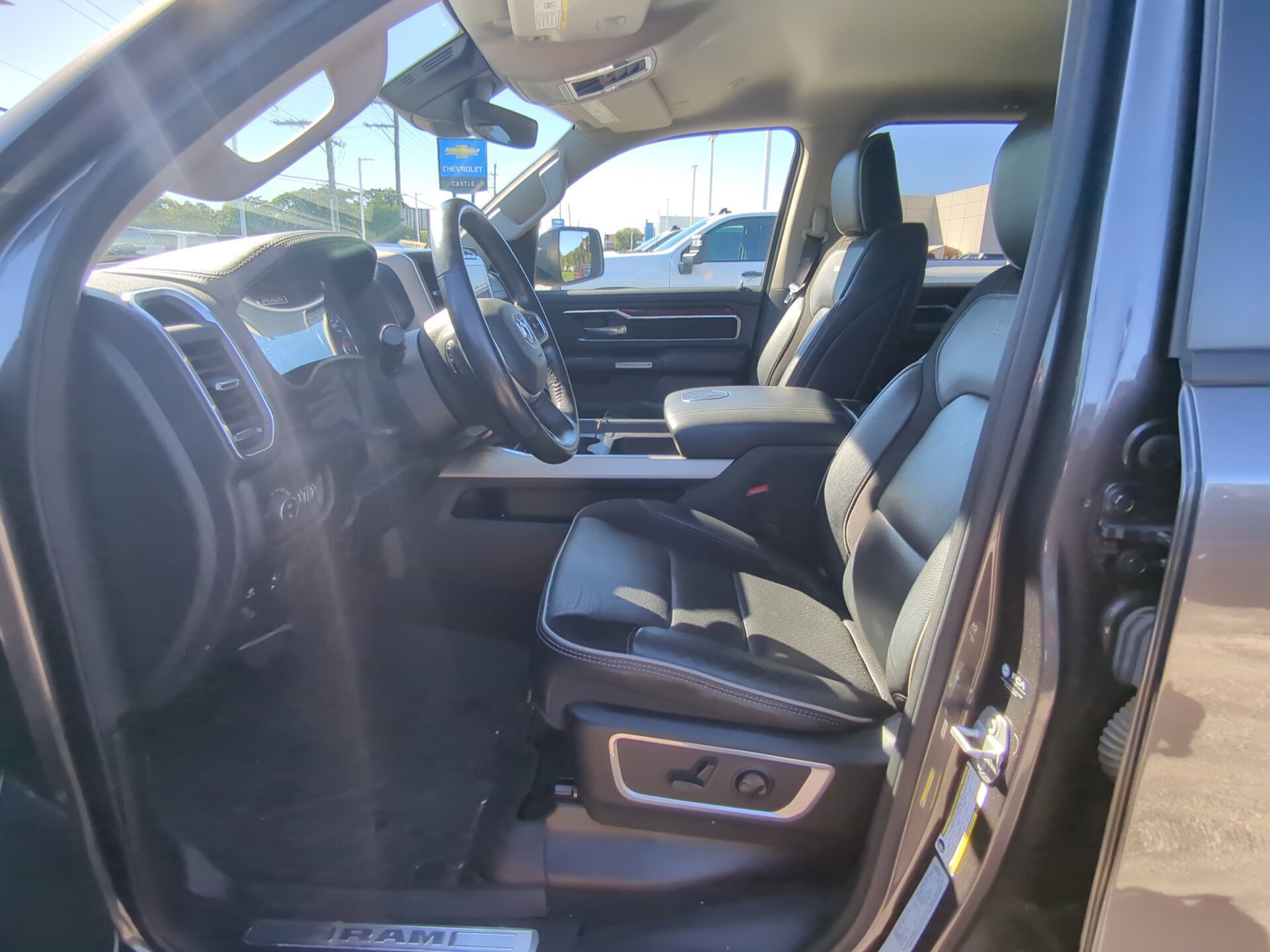 Used 2022 RAM 1500 Laramie AWD/4WD image 16