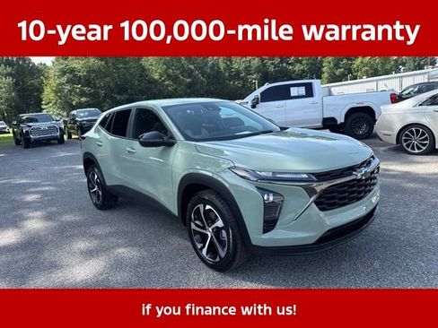 Used 2024 Chevrolet Trax RS w/ Sunroof Package FWD image 13