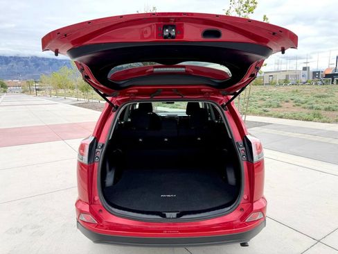 Used 2016 Toyota RAV4 LE AWD/4WD image 9
