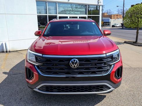 Certified 2025 Volkswagen Atlas Cross Sport SE w/ Panoramic Sunroof Package image 8