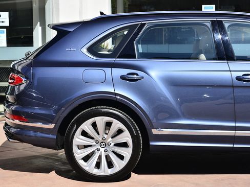 Used 2021 Bentley Bentayga AWD/4WD image 10