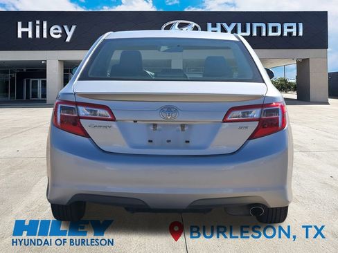 Used 2014 Toyota Camry SE image 5