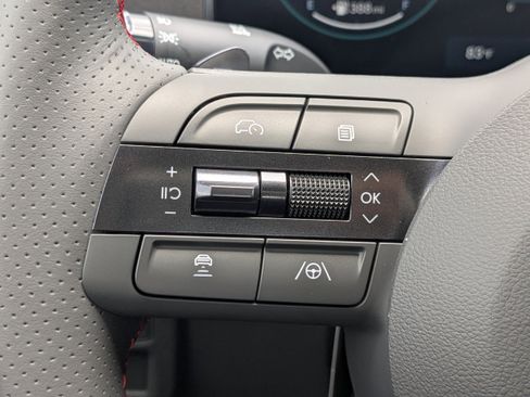 Used 2025 Hyundai Elantra Sport FWD image 26