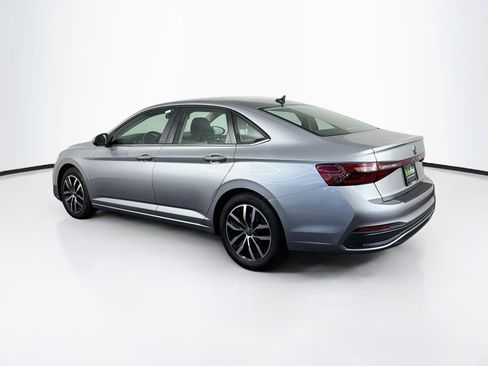 Used 2025 Volkswagen Jetta SE FWD image 5