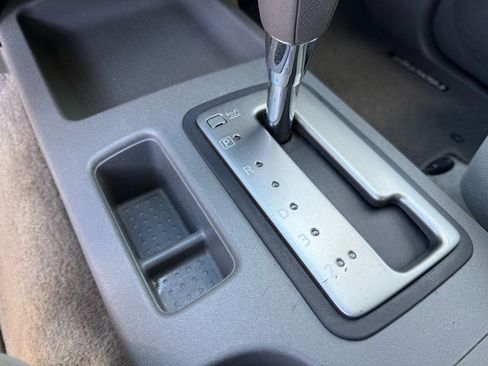 Used 2011 Nissan Frontier SV image 23