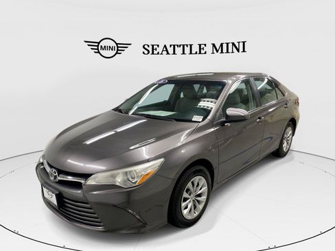 Used 2016 Toyota Camry LE FWD image 1